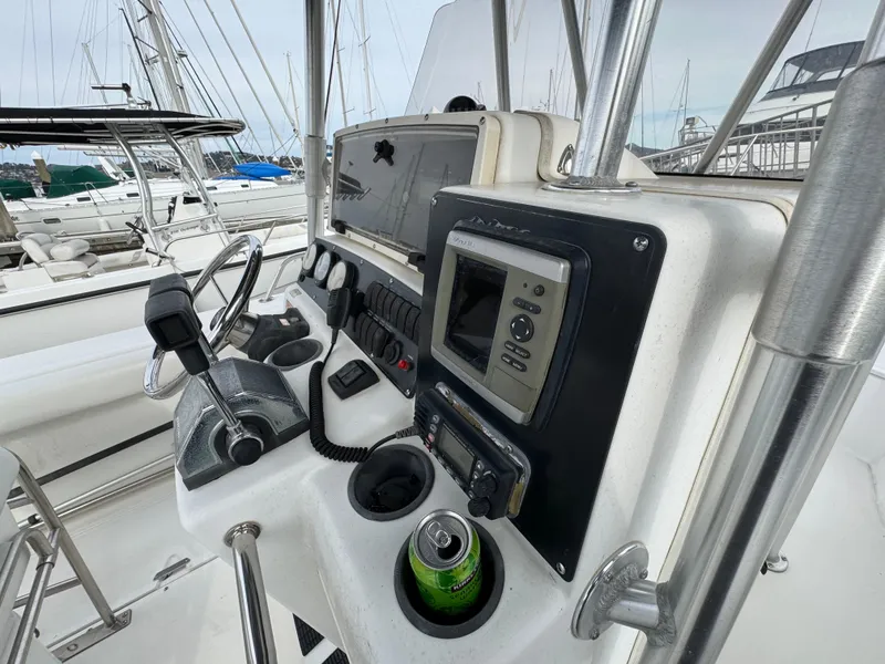 Slide: The Image of Control panel of a 2001 Boston Whaler 26 Outrage boat with navigation equipment. - 18