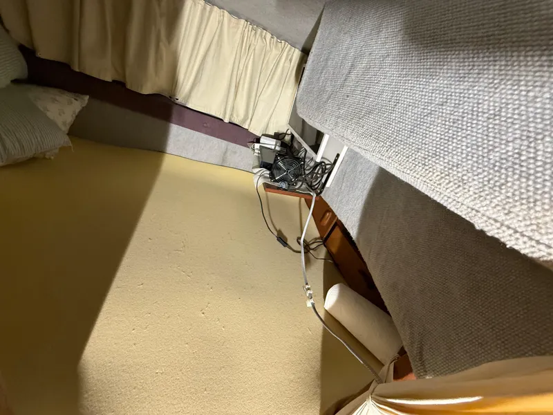 Slide: The Image of Interior cabin of 1986 Cruisers Yachts 297 Elegante with beige carpet and curtains. - 19