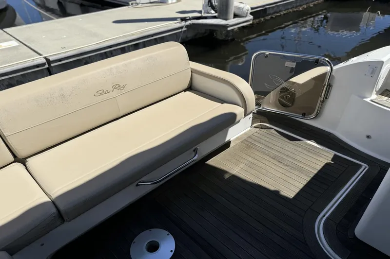 Slide: The Image of Sea Ray 470 Sundancer 2016 - 10