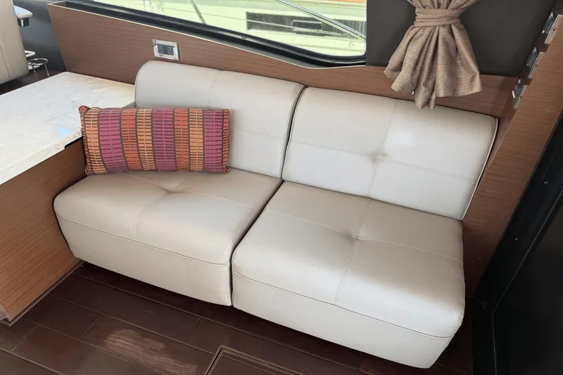 Slide: The Image of Sea Ray 470 Sundancer 2016 - 15