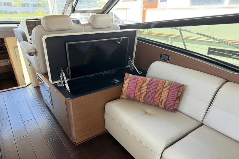 Slide: The Image of Sea Ray 470 Sundancer 2016 - 16