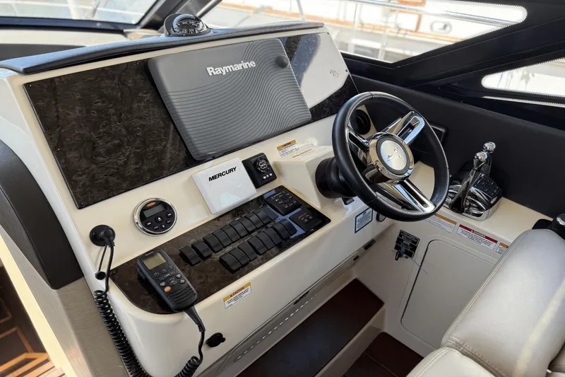 Slide: The Image of Sea Ray 470 Sundancer 2016 - 24