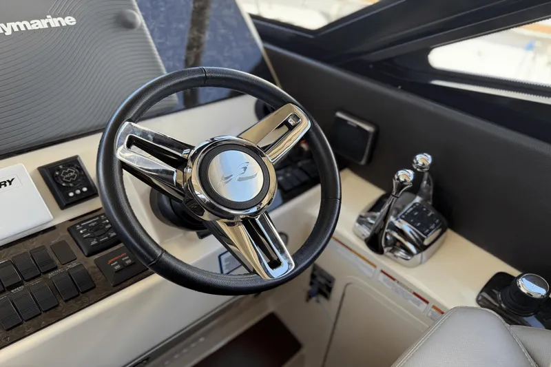 Slide: The Image of Sea Ray 470 Sundancer 2016 - 26