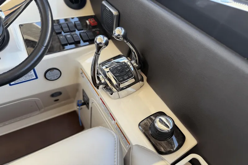 Slide: The Image of Sea Ray 470 Sundancer 2016 - 27