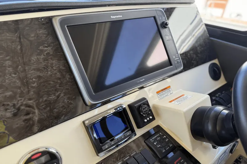 Slide: The Image of Sea Ray 470 Sundancer 2016 - 28