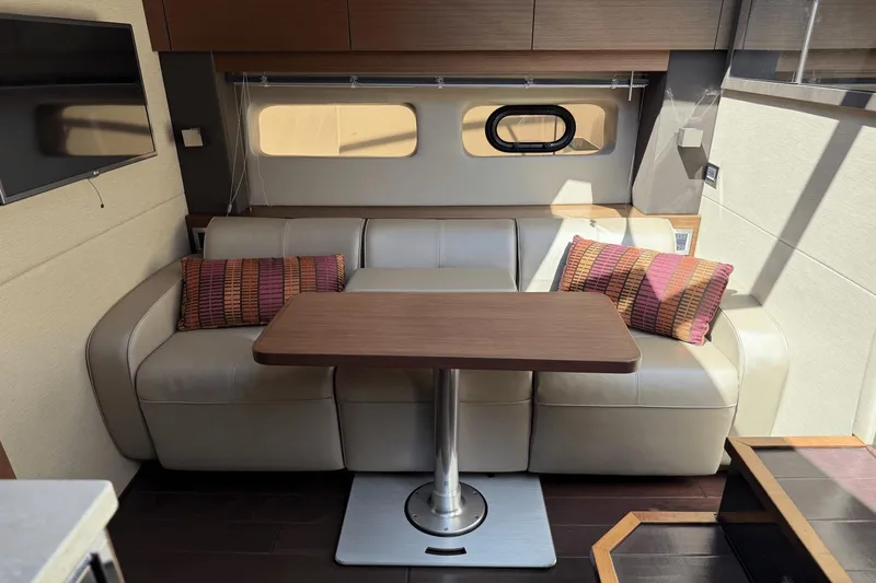 Slide: The Image of Sea Ray 470 Sundancer 2016 - 34