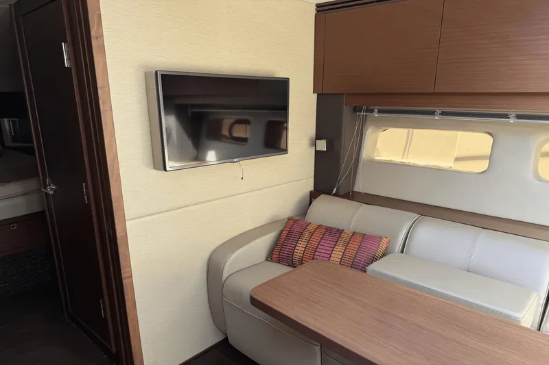 Slide: The Image of Sea Ray 470 Sundancer 2016 - 35