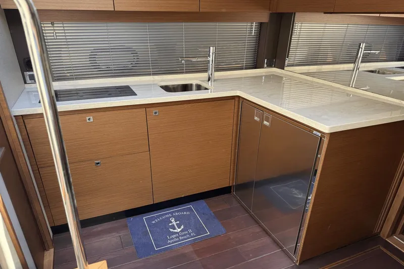 Slide: The Image of Sea Ray 470 Sundancer 2016 - 37