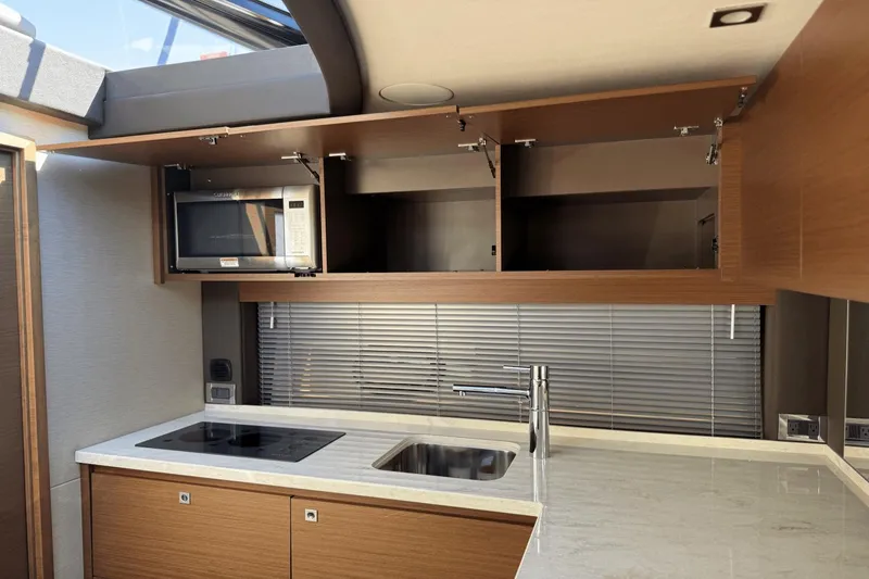 Slide: The Image of Sea Ray 470 Sundancer 2016 - 39