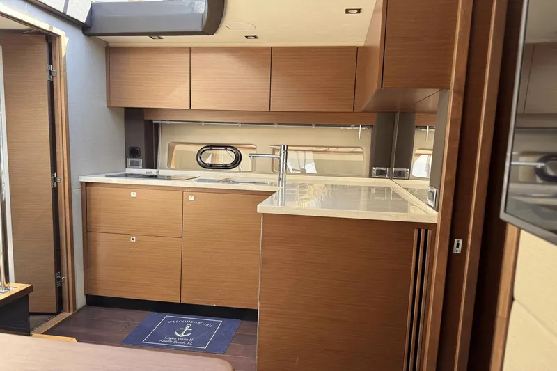 Slide: The Image of Sea Ray 470 Sundancer 2016 - 44