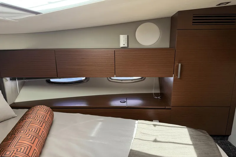 Slide: The Image of Sea Ray 470 Sundancer 2016 - 47