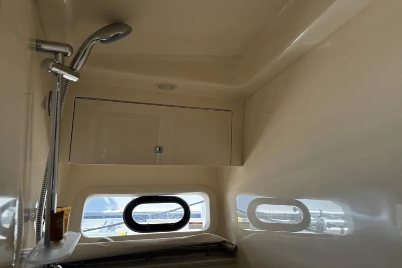 Slide: The Image of Sea Ray 470 Sundancer 2016 - 49