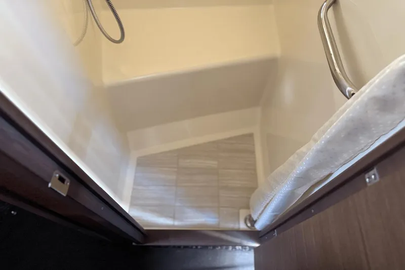 Slide: The Image of Sea Ray 470 Sundancer 2016 - 50