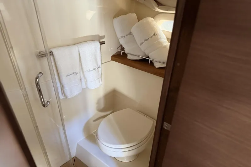 Slide: The Image of Sea Ray 470 Sundancer 2016 - 55