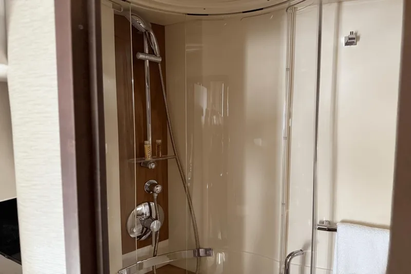 Slide: The Image of Sea Ray 470 Sundancer 2016 - 56