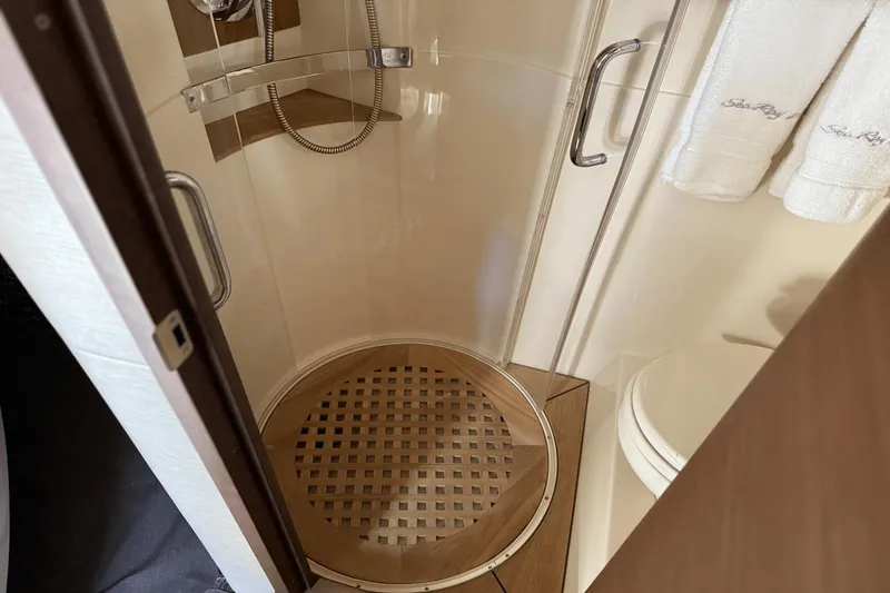 Slide: The Image of Sea Ray 470 Sundancer 2016 - 57