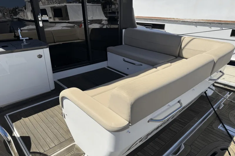 Slide: The Image of Sea Ray 470 Sundancer 2016 - 6