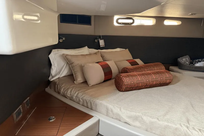 Slide: The Image of Sea Ray 470 Sundancer 2016 - 61