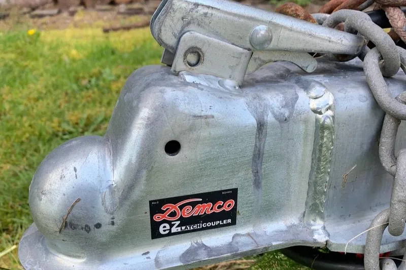 Slide: The Image of Demco EZ Latch Coupler on Grady-White Sailfish 274, 1999 model, with chains on grass. - 46