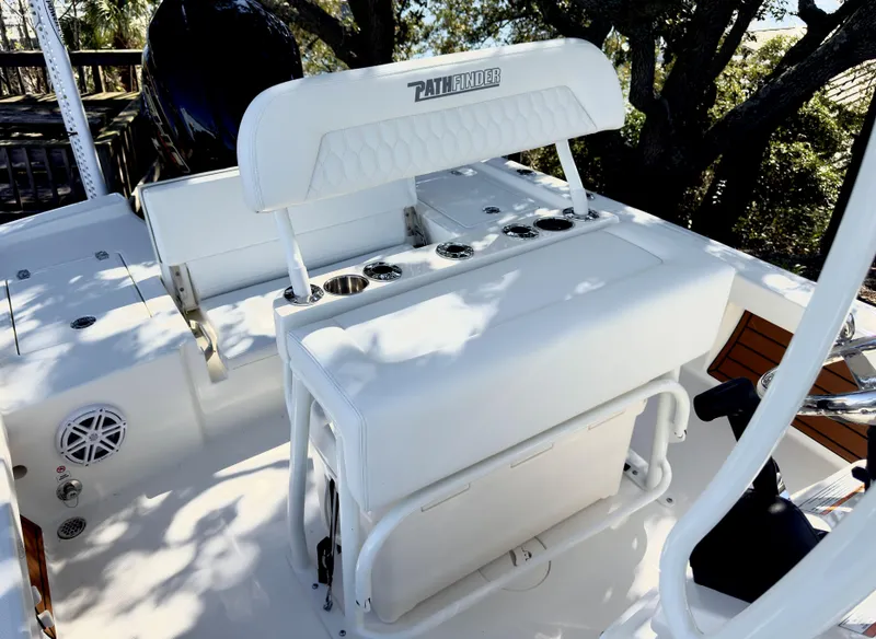 Slide: The Image of 2025 Pathfinder 2200TRS boat interior with white seating and cup holders. - 10