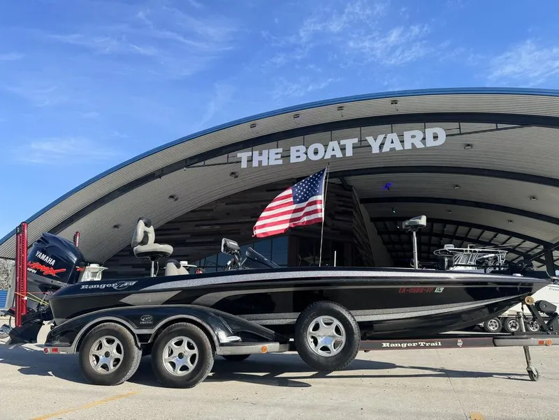 Slide: The Image of 2007 Ranger Z21 Comanche boat with American flag at The Boat Yard. - 12