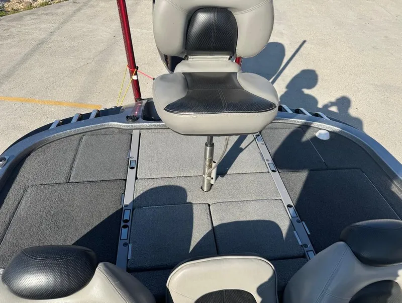 Slide: The Image of 2007 Ranger Z21 Comanche boat interior with seating and carpeted deck. - 4