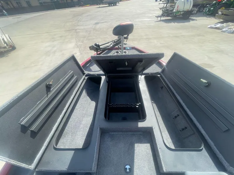 Slide: The Image of Tracker Savage 215 2025 - 91