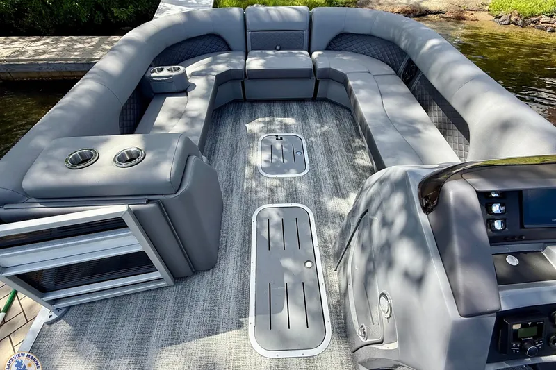 Slide: The Image of 2025 Bennington 26 LSRTD pontoon boat interior with plush seating and modern console. - 4