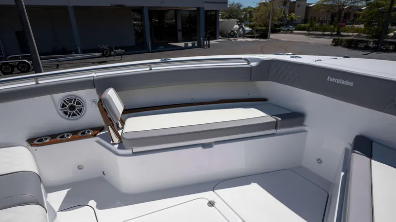 Slide: The Image of 2025 Everglades 455 CC boat interior with cushioned seating and cup holders. - 12