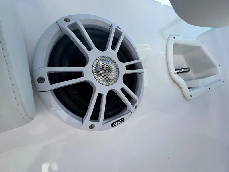 Slide: The Image of Speaker and handle on 2025 Aquasport 22AS Dual Console boat. - 17