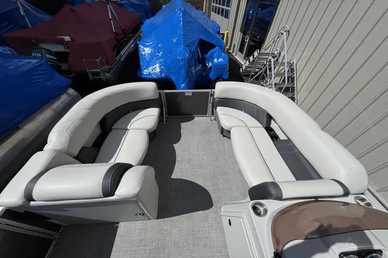 Slide: The Image of Sylvan MIRAGE 8522CLZ 2023 - 13