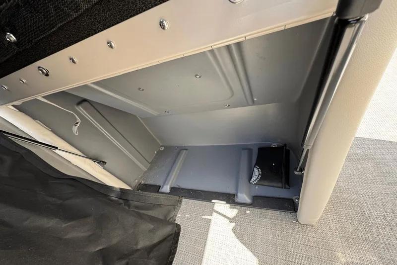 Slide: The Image of Sylvan MIRAGE 8522CLZ 2023 - 23