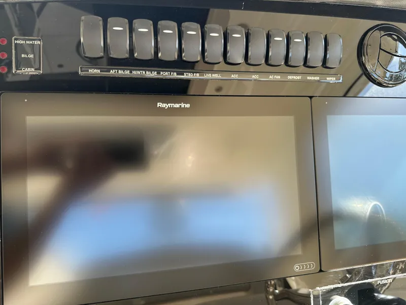 Slide: The Image of Boston Whaler Realm 380 2021 - 52