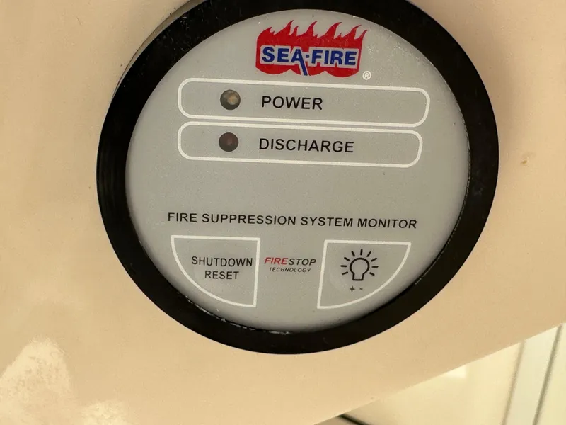 Slide: The Image of Boston Whaler Realm 380 2021 - 58