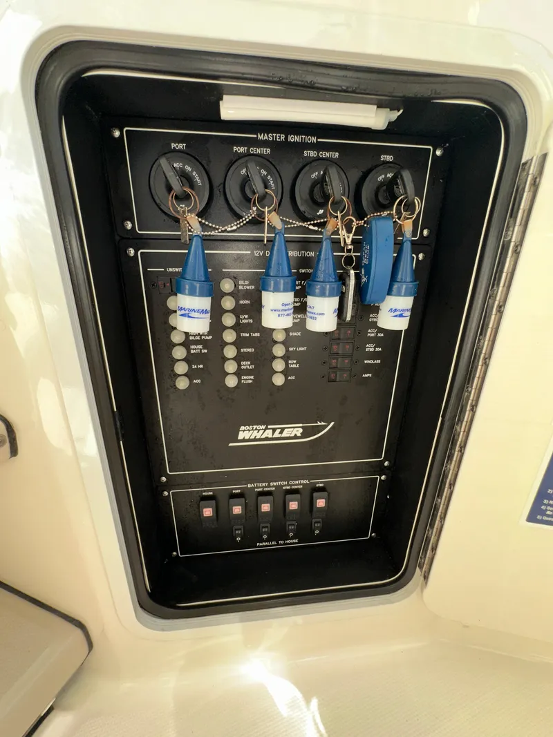 Slide: The Image of Boston Whaler Realm 380 2021 - 59