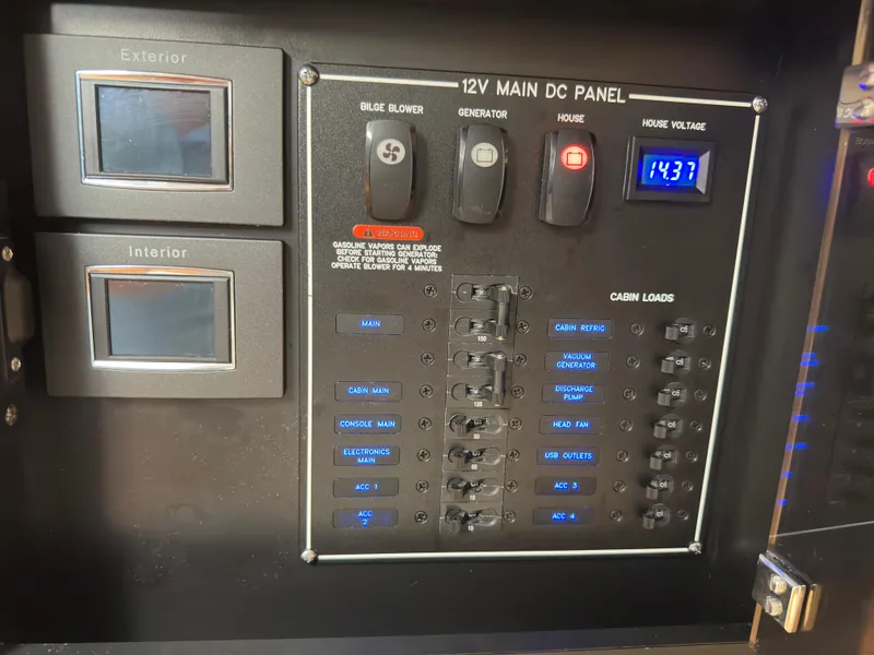 Slide: The Image of Boston Whaler Realm 380 2021 - 60