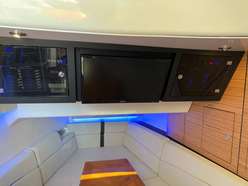 Slide: The Image of Boston Whaler Realm 380 2021 - 62