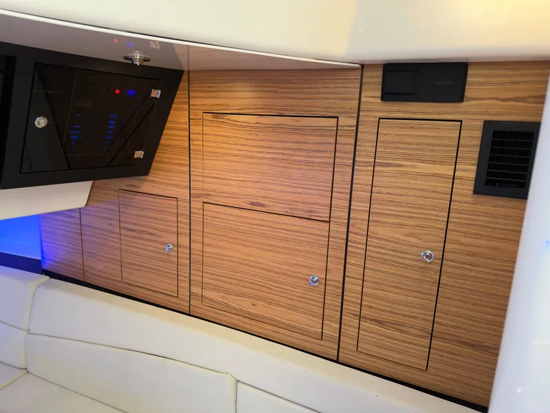 Slide: The Image of Boston Whaler Realm 380 2021 - 67