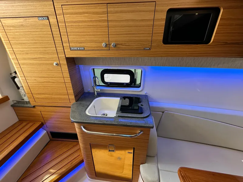 Slide: The Image of Boston Whaler Realm 380 2021 - 70