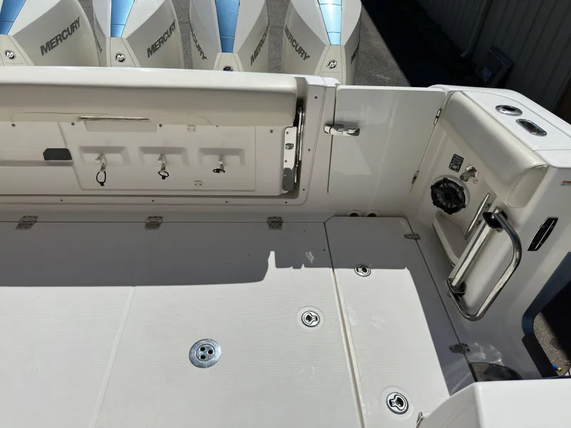 Slide: The Image of Boston Whaler Realm 380 2021 - 86