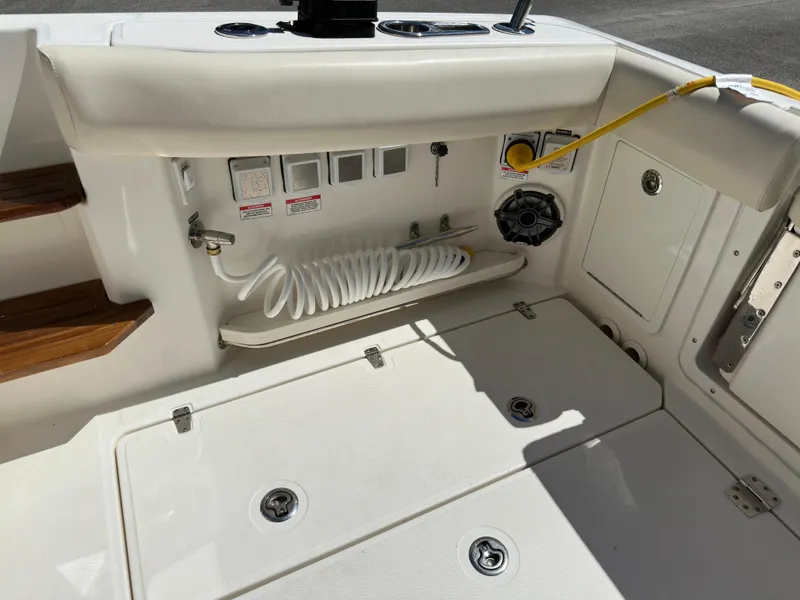 Slide: The Image of Boston Whaler Realm 380 2021 - 89