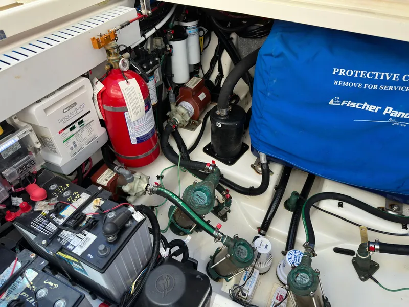 Slide: The Image of Boston Whaler Realm 380 2021 - 95