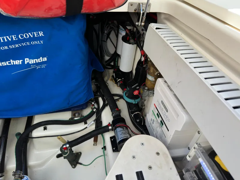 Slide: The Image of Boston Whaler Realm 380 2021 - 96