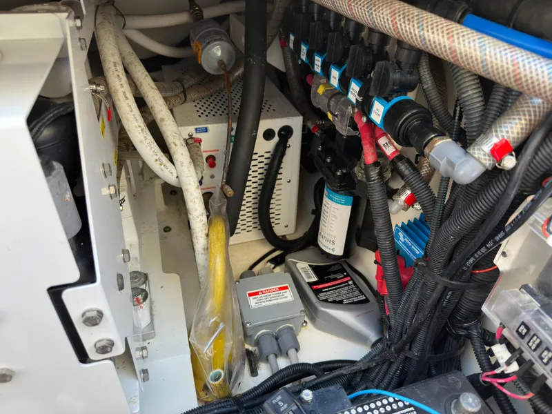 Slide: The Image of Boston Whaler Realm 380 2021 - 98