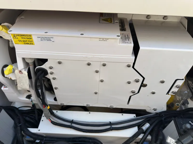 Slide: The Image of Boston Whaler Realm 380 2021 - 99