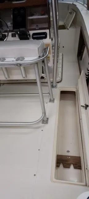 Slide: The Image of 1990 Mako 261 Center Console boat interior with storage compartments and seating. - 17