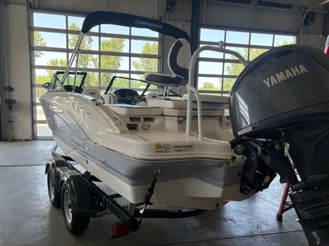 Slide: The Image of Chaparral 21 SSi Ski & Fish OB 2025 - 3