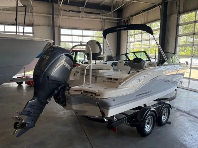 Slide: The Image of Chaparral 21 SSi Ski & Fish OB 2025 - 4
