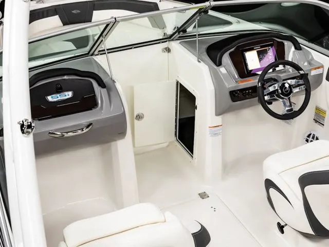 Slide: The Image of Chaparral 21 SSi Ski & Fish OB 2025 - 7