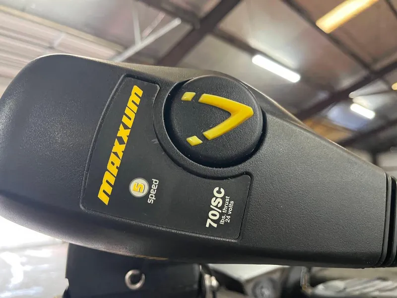 Slide: The Image of Maxxum 5-speed control on Nitro Z7, 2015 model, in a garage setting. - 17